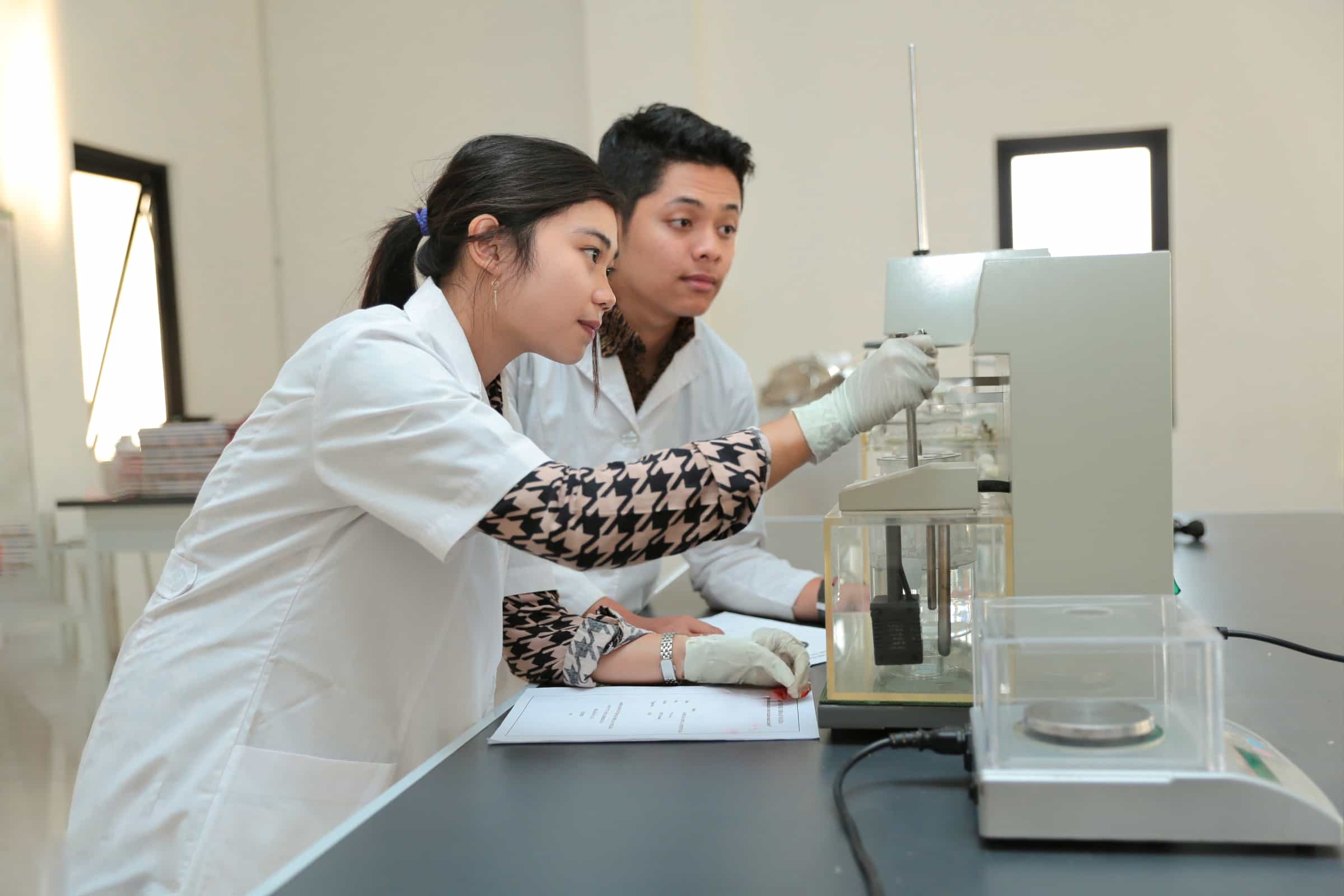 Lab Farmasi Industri